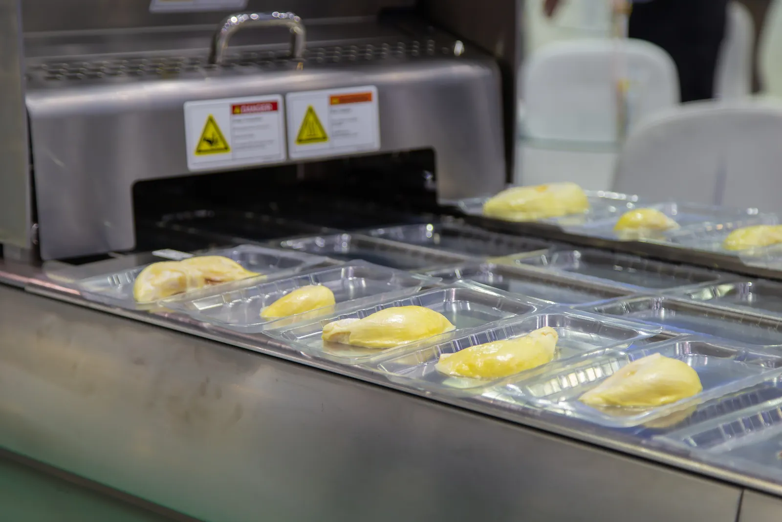 Dieptrek onderfolie gevormd tot trays met bereide gerechten — rigid base thermoformfolie